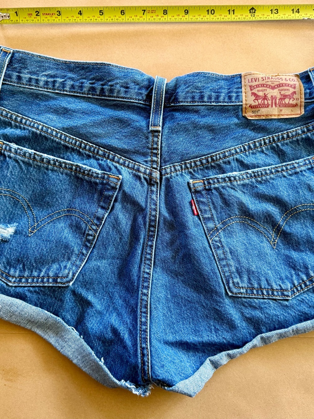 Levi’s 501 Distressed Cuffed Denim Shorts Medium Wash - Picture 2 of 4